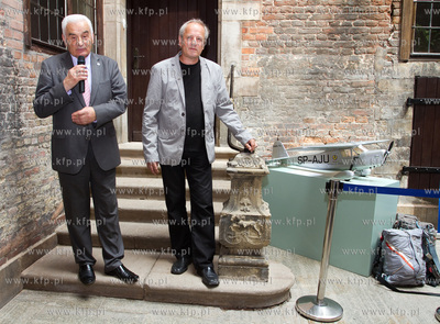 Oficjalna prezentacja RWD 13 na dziedzincu Ratusza...