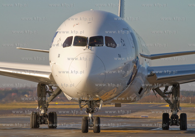 Boeing 787 Dreamliner laduje na Rebiechowie. Najnowszy...