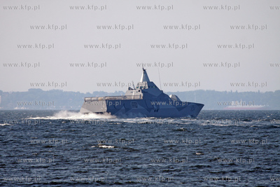 Okret HSwMS Nykoping opuszcza Gdansk. Nowoczesna szwecka...