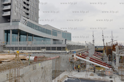 Gdynia. Na terenie sasiadujacym z apartamentowcem Sea...