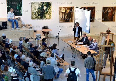 Muzeum Miasta Gdyni. Promocja ksiazki pt. Gdynia Zachod...