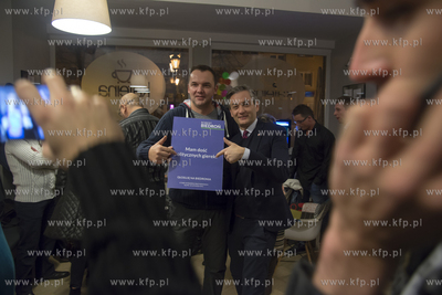 Wieczor wyborczy w sztabie kandydata na prezydenta...