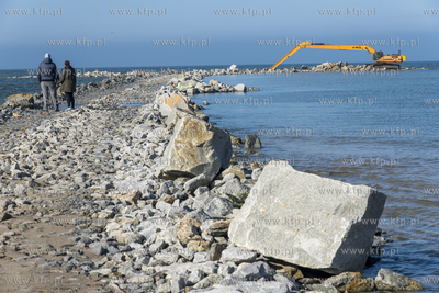 Budowa sztucznej rafy w Ustce. 28.03.2015 fot. Krzysztof...