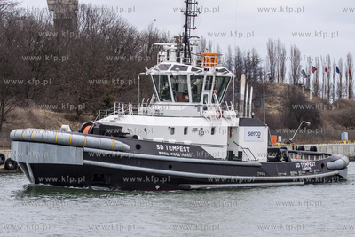 SD Tempest, holownik typu RotorTug z trzema pędnikami...