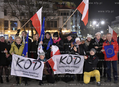 Sopot. Plac Przyjaciol Sopotu. Radosc mieszkancow Sopotu...