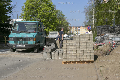 Budowa wyniesionego przejścia dla pieszych przez ul....