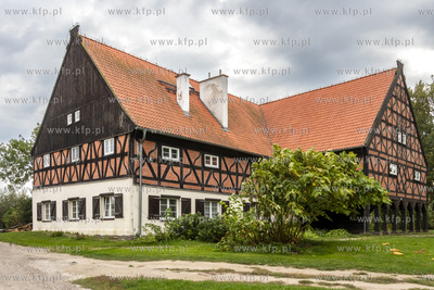 Dom pocieniowy w Miłocinie w gminie Cedry Wielkie...