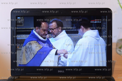 Transmisja mszy św. na żywo bez uczestnictwa wiernych...