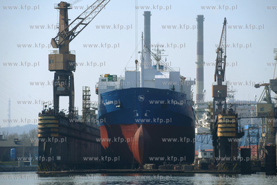 Stocznia Remontowa w Gdansku. Statek CHL INNOVATOR...