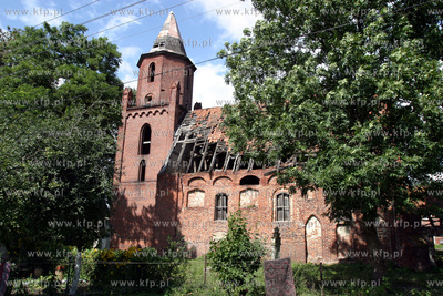 Zabytkowy, opuszczony kosciol w Gnojewie, woj. pomorskie....