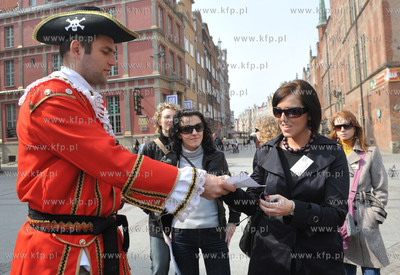 Gra plenerowa Wladcy Bursztynu, rozgrywana na ulicach...