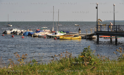 Swarzewo nad Zatoka Pucka. Male molo z zacumowanymi...