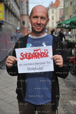 Gazeta Rock Cafe na ulicy Tkackiej w Gdansku. Jeden...