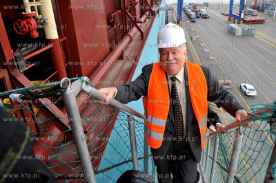Terminal DCT w Gdansku. Prezydent Lech Walesa, z Prezydentem...