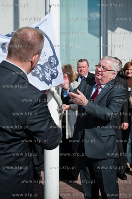 Zukowo. Uroczyste wciagniecie flagi na maszt przed...