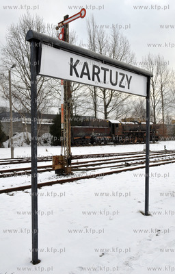 Dworzec PKP w Kartuzach na Kaszubach. 29.01.2011 Fot....