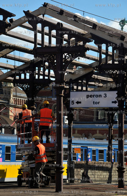 Remont 3 peronu na Dworcu Glownym PKP w Gdansku zwiazany...