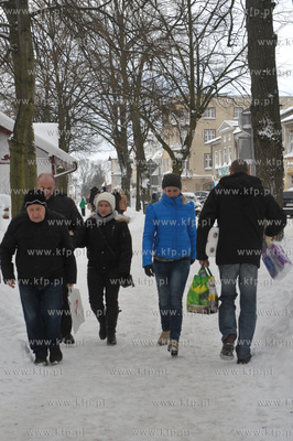 Kartuzy. ul. Dworcowa..7.12.2013 Fot.  Konrad Kosycarz...