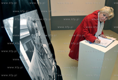 W Gdańskiej Galerii G ntera Grassa zostala wyłożona...