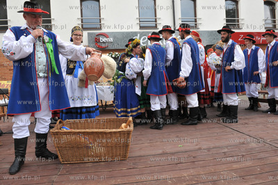 Chmielno. Kaszuby. Inscenizacja wesela kaszubskiego...