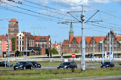 Gdansk. Widok z ul. Armii Krajowej, w glebi panorama...