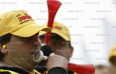 Gdansk. Demonstracja ponad 3 tys. zwiazkowcow z Grupy...