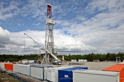 Przygotowania do pierwszych odwiertow w poszukiwaniu...