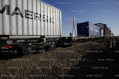 Kolejowy most obrotowy nad Martwą Wisłą w Gdańsku.
17.02.2015
fot....