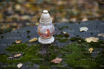 Dzień Wszystkich Świętych. Cmentarz ewangelicki...