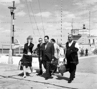 Pasazerowie na lotnisku w Gdansku - Wrzeszczu. (0000381z)...