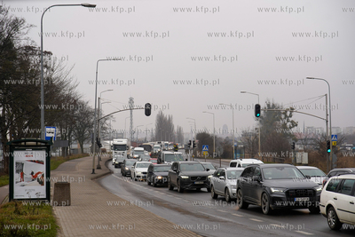 Przygotowania do zmiany organizacji ruch na estakadzie...