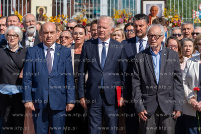 Gdańsk. Plac Solidarności. Symboliczne otwarcie bramy...