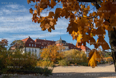 Sopot. Jesienna plaża.Nz. Grand Hotel.  25.10.2021...