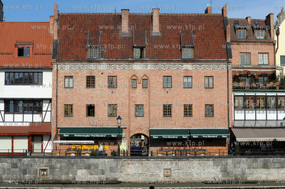 Gdansk, Dlugie Pobrzeze. Gotycka Brama Sw. Ducha odbudowana...