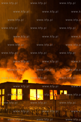 Gdansk. Pozar znajdujacej sie na terenie Stoczni Gdanskiej...