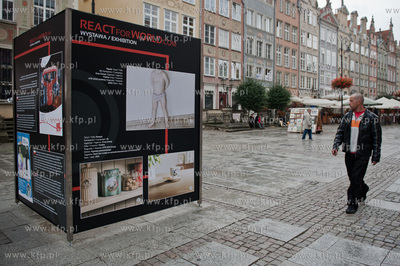 Gdansk. Dlugi Targ. Otwarcie wystawy pt REACT FOR WORLD...