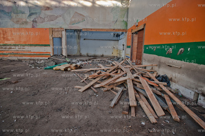 Gdansk. Rozbiorka hali sportowej nalzacej do klubu...