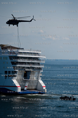 Gdynia. Swieto Morza. Pokaz dzialan antyterrorystycznych...