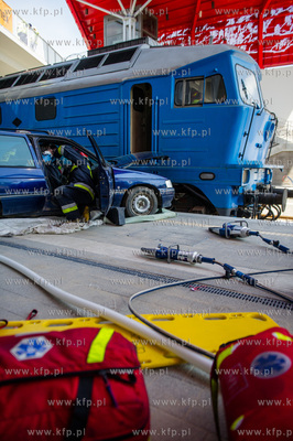 Gdansk. Cwiczenia Strazy Pozarnej na nowo budowanym...