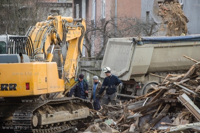 Gdansk. Rozbiorka budynku dawnej przychodni przy ulicy...