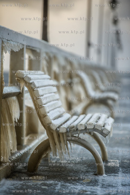 Gdynia. Orłowo. Skutki nocnego sztormu na Bałtyku.
05.01.2017
fot....