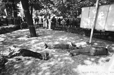 Strajk w Stoczni Gdanskiej im. Lenina Nz. protestujacy...