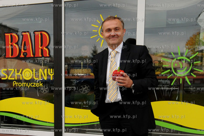 Bar mleczny, ktory prowadza osoby niepelnosprawne dziala...