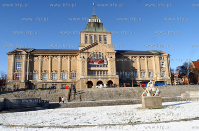 Szczecin - pierwsze opady sniegu. Nz Waly Chrobrego

23.11.2008

Fot....
