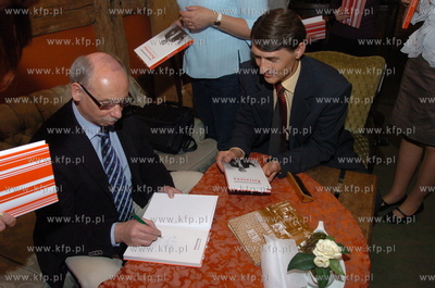 Spotkanie i promocja ksiazki, eurodeputowanego Janusza...