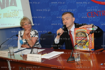 Gdynia reklamuje sie w Warszawie. Konferencja w Centrum...