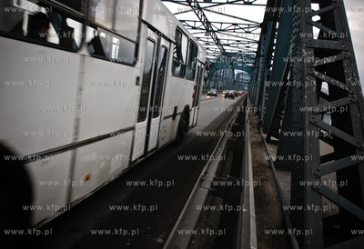 Kujawsko Pomorskie, miasto Torun. Nz. samochody na...