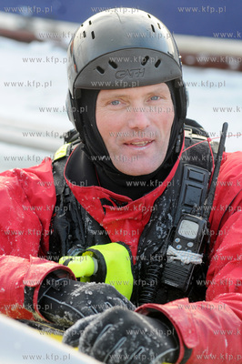 Gdynia, port jachtowy. Jak przetrwac na zamarznietym...