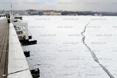 Sopot. Silne mrozy spowodowaly zamarzniecie zatoki...