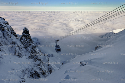 Tatry. widok z  Kasprowego na kolej linowa.
21.01.2011
Fot.Jan...